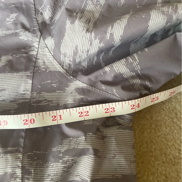 The North Face wind breaker jacket. Light purple. Women size XL - Picture 7 of 15